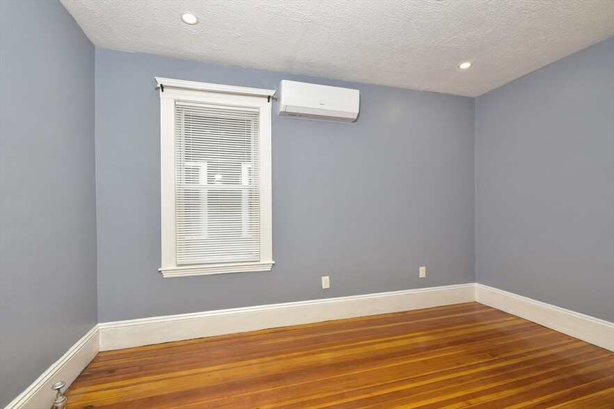 Building Photo - 48 Monadnock St