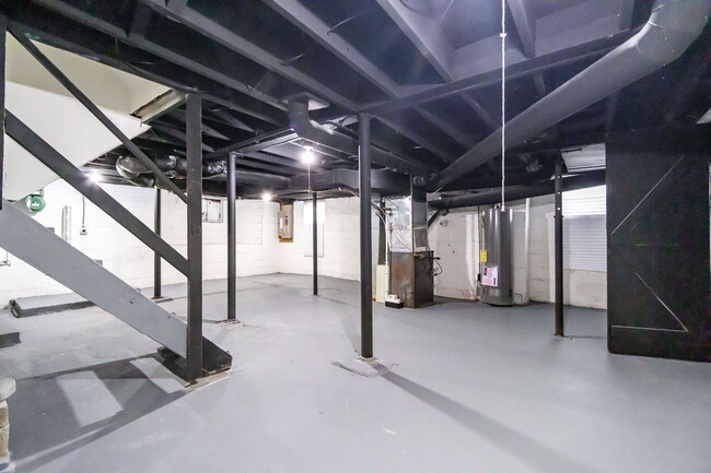 Building Photo - 210 Brehl Ave