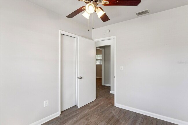 Building Photo - 1470 Overlea St