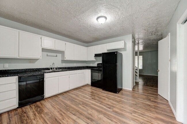 Building Photo - Fantastic 2 Bed/ 1.5 Bath Located in Norman