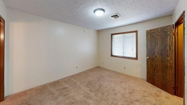 Building Photo - 2920 Ontario Ln