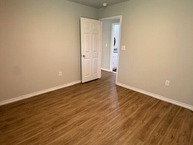 Building Photo - 2410 Westcliff Rd