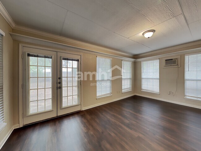 Building Photo - 874 Garden Cir