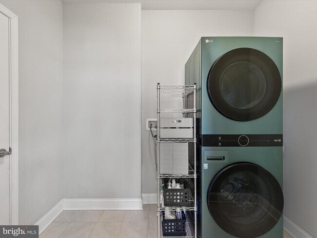 Building Photo - 26300 Tributary Blvd