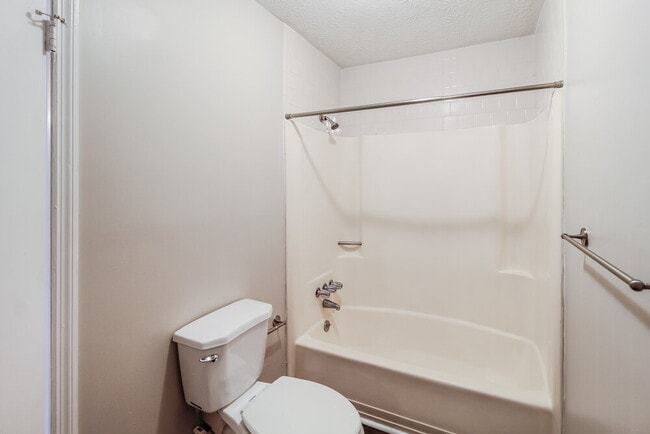 Building Photo - 819 Park Villa Way