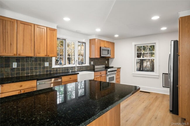 Building Photo - 127 NY-100