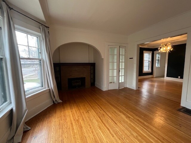 Primary Photo - 38 Thayer St
