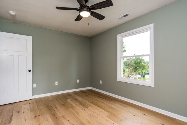 Building Photo - Newly renovated 4 Bedroom 3 Bathroom Home in Greeneville, TN