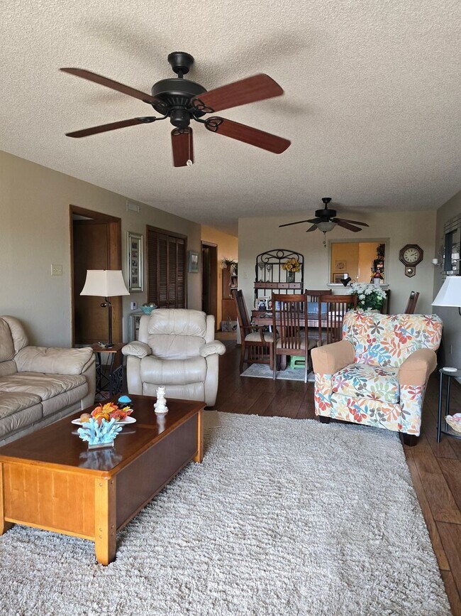 Building Photo - 2/2 Over 55 Condominium Community