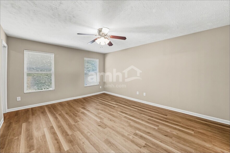 Building Photo - 424 Elderberry Way