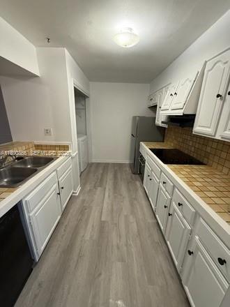 Building Photo - 2816 SW 14th Dr