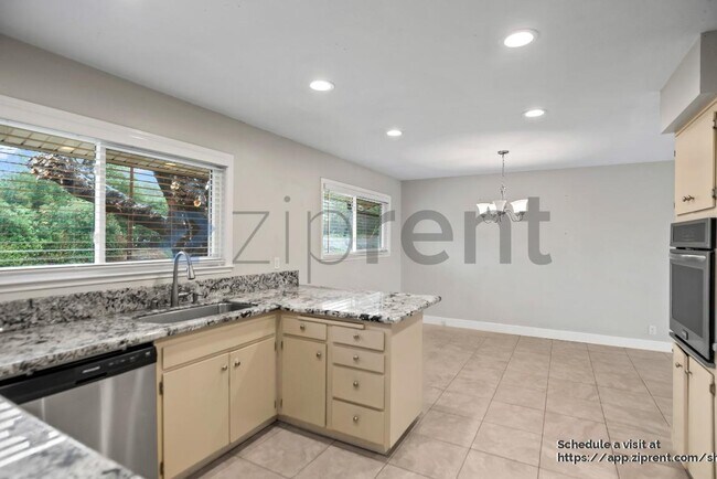 Building Photo - 48 N Lake Dr