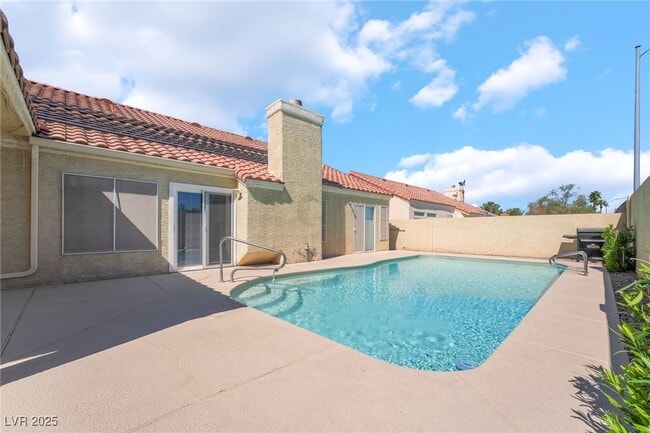 Building Photo - 8250 Fox Tail Way