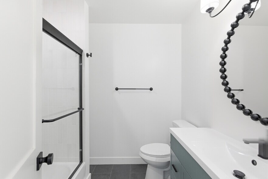 Building Photo - 16257 Los Alimos St