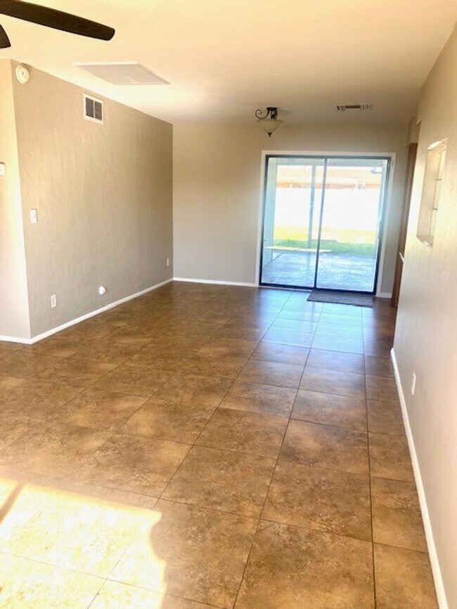 Building Photo - Great 4 Bedroom Home, Location, location!