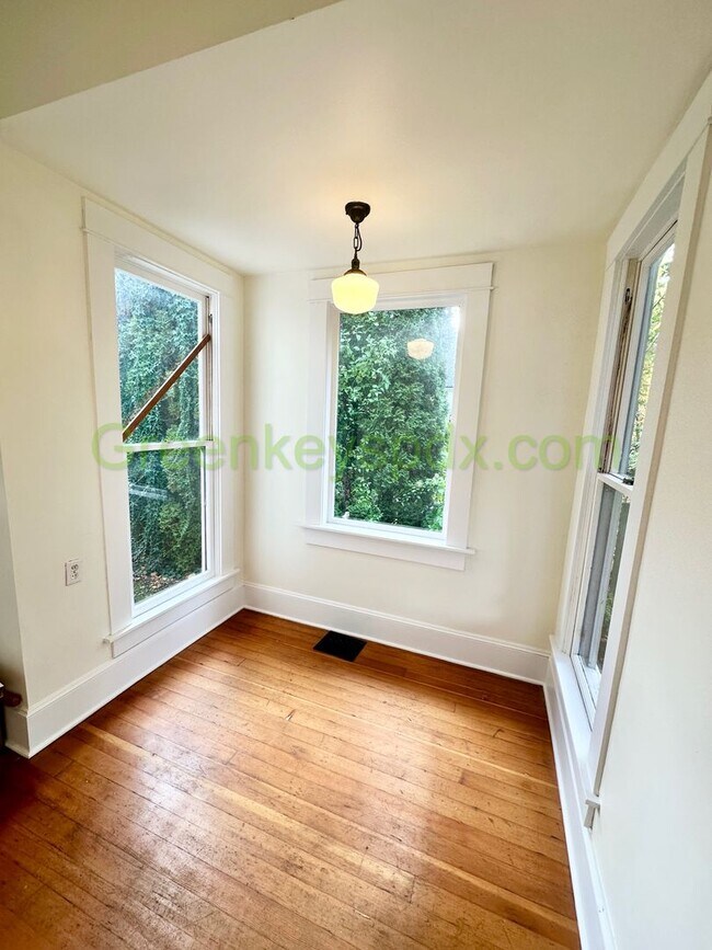 Building Photo - 4727 NE 10th Ave