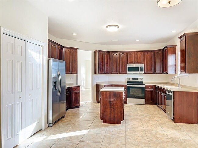 Building Photo - 10817 Masters Dr