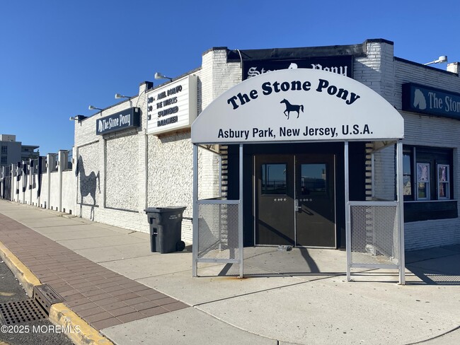 Building Photo - 1204 Emory St