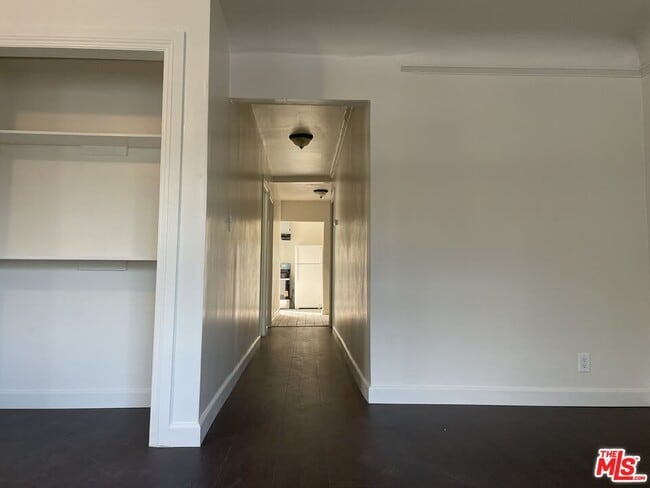 Building Photo - 2309 S Budlong Ave