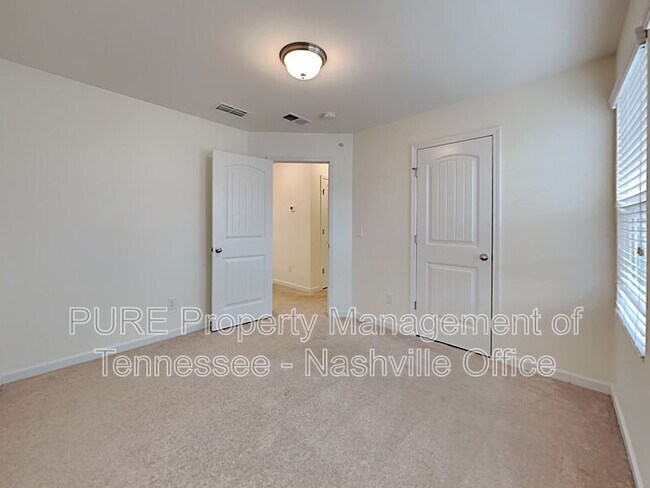 Building Photo - 819 Kennear Ln