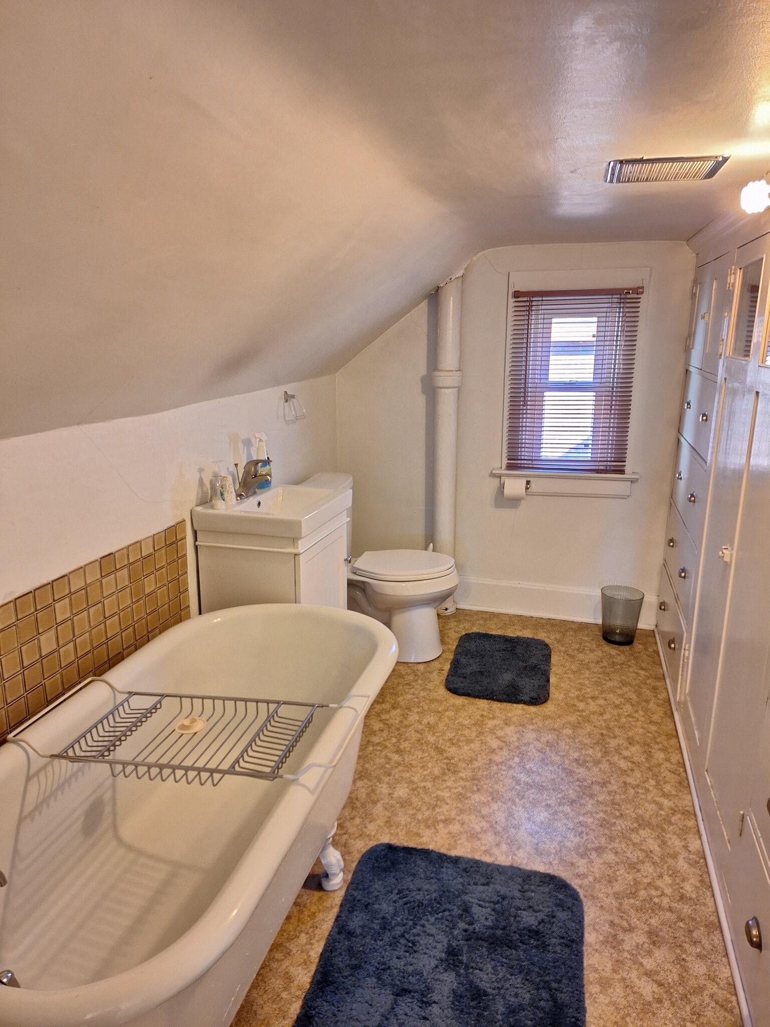 Bethroom - 507 E 2nd St