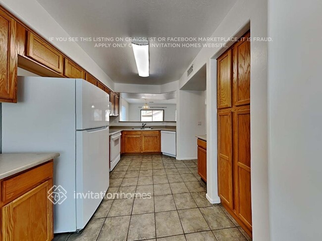 Building Photo - 13842 W Keim Dr