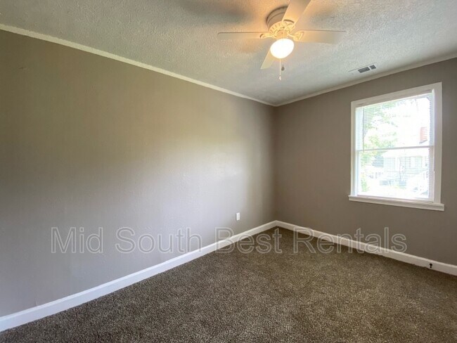 Building Photo - 2536 Dwight Cove
