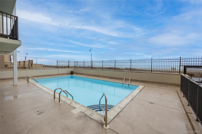 Building Photo - 420 Shore Rd