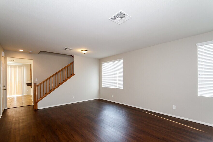 Building Photo - 10527 Peach Creek St