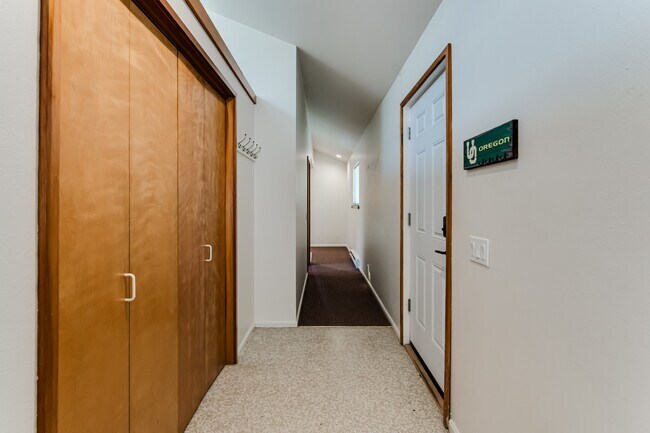 Building Photo - 1120 E 24th Ave