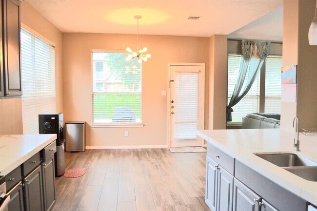 Building Photo - 4815 Schiller Park Ln