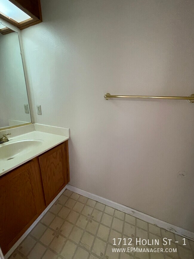 Building Photo - 1712 Holin St