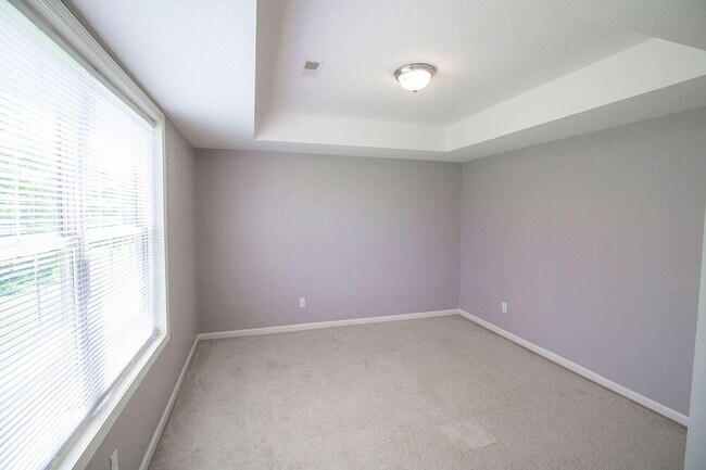 Building Photo - 208 Jackal Dr