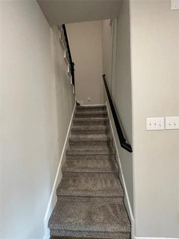 Building Photo - 560 Hutchinson Ln