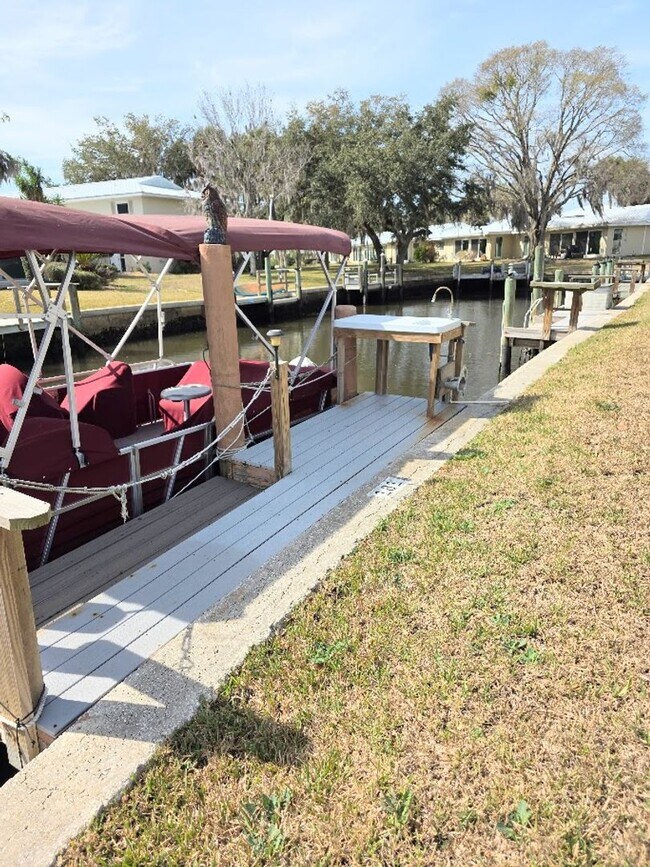 Building Photo - Beautiful 2-bedroom, 2-bath waterfront villa