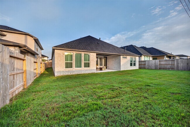 Building Photo - 9407 Sweet Palm St