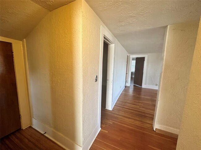Building Photo - 731 Deans Row Ave
