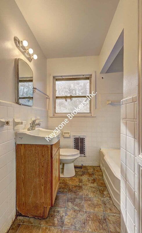 Building Photo - 1169 Lamont St