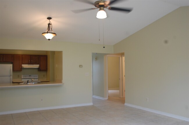 Building Photo - 624 Potomac Ct