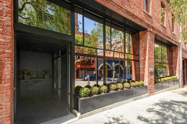 Building Photo - 733 Front St
