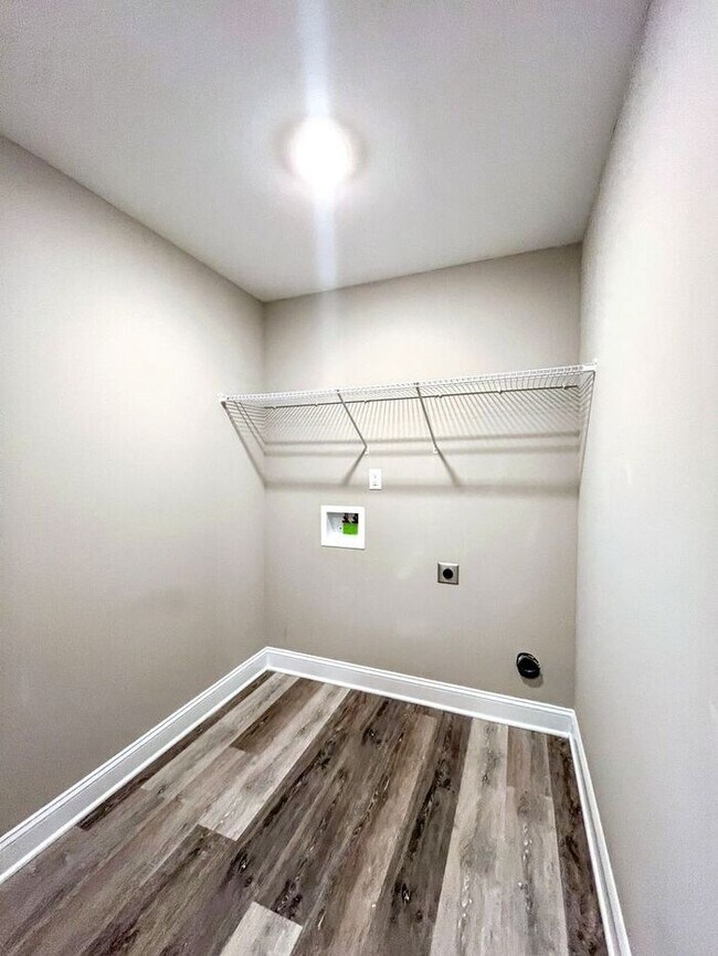 Building Photo - Spacious 3-Bedroom Home in a Prime Locatio...