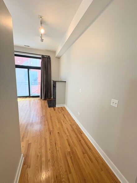 Building Photo - 2 S Leavitt St