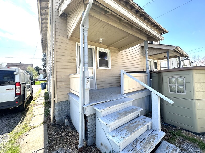 Building Photo - 251 Maplewood Ave