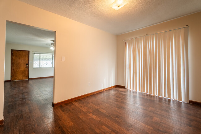 Building Photo - 224 N Vance Dr