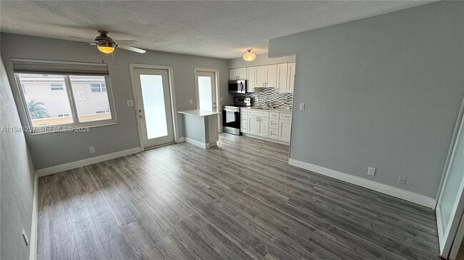 Building Photo - 2115 NE 42nd Ct