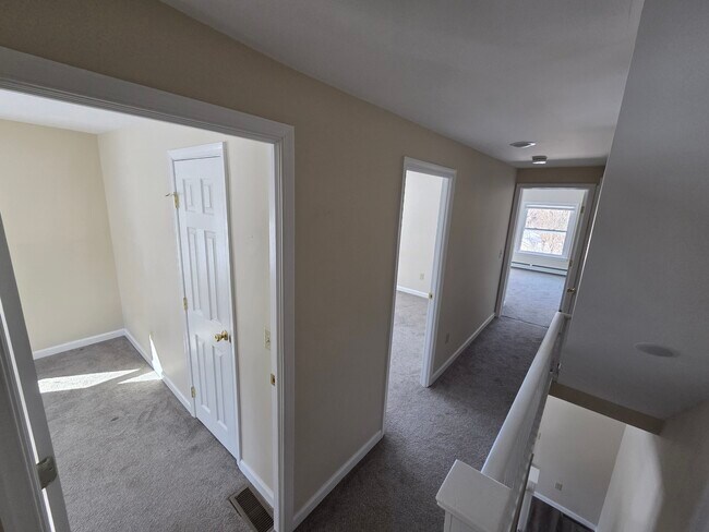 Building Photo - 109-111