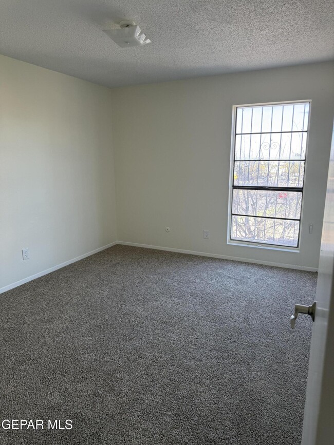 Building Photo - 408 N Resler Dr