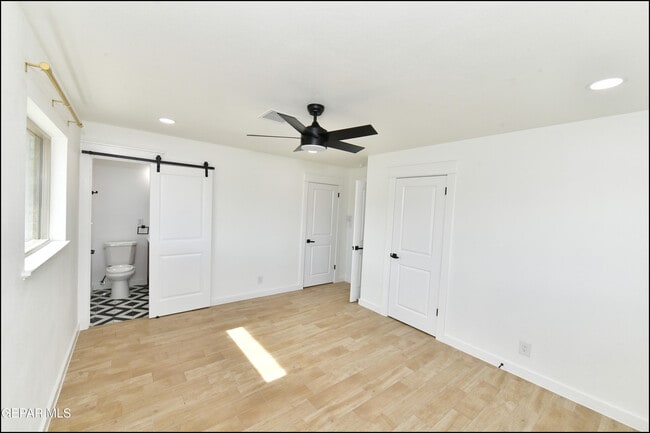 Building Photo - 3217 Wedgewood Dr