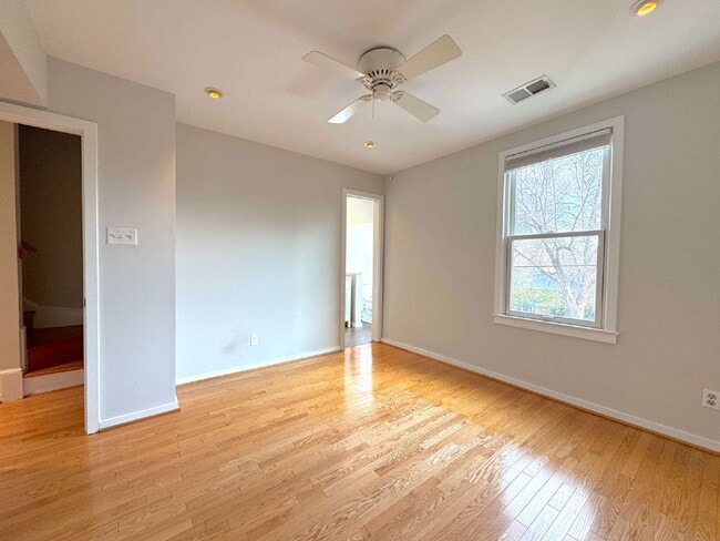 Building Photo - Premier Del Ray Townhome: Steps from The Avenue