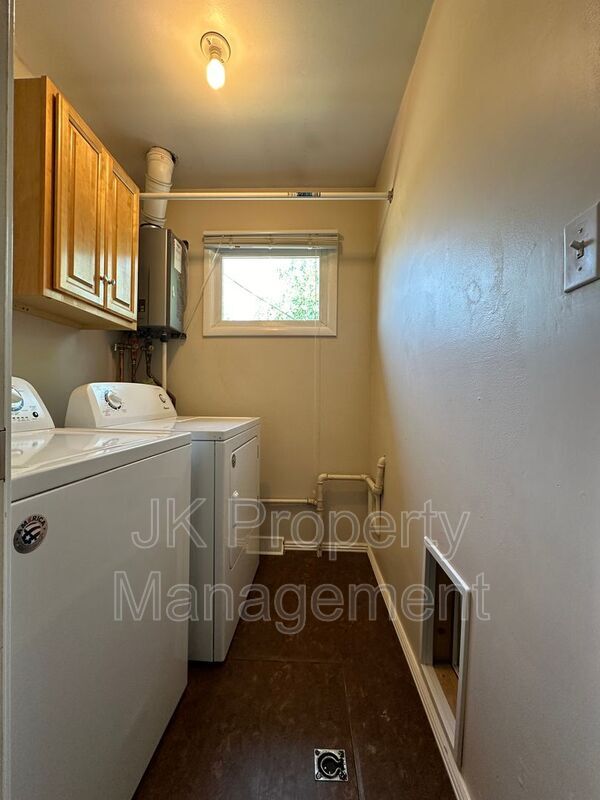 Building Photo - 710 48th St S